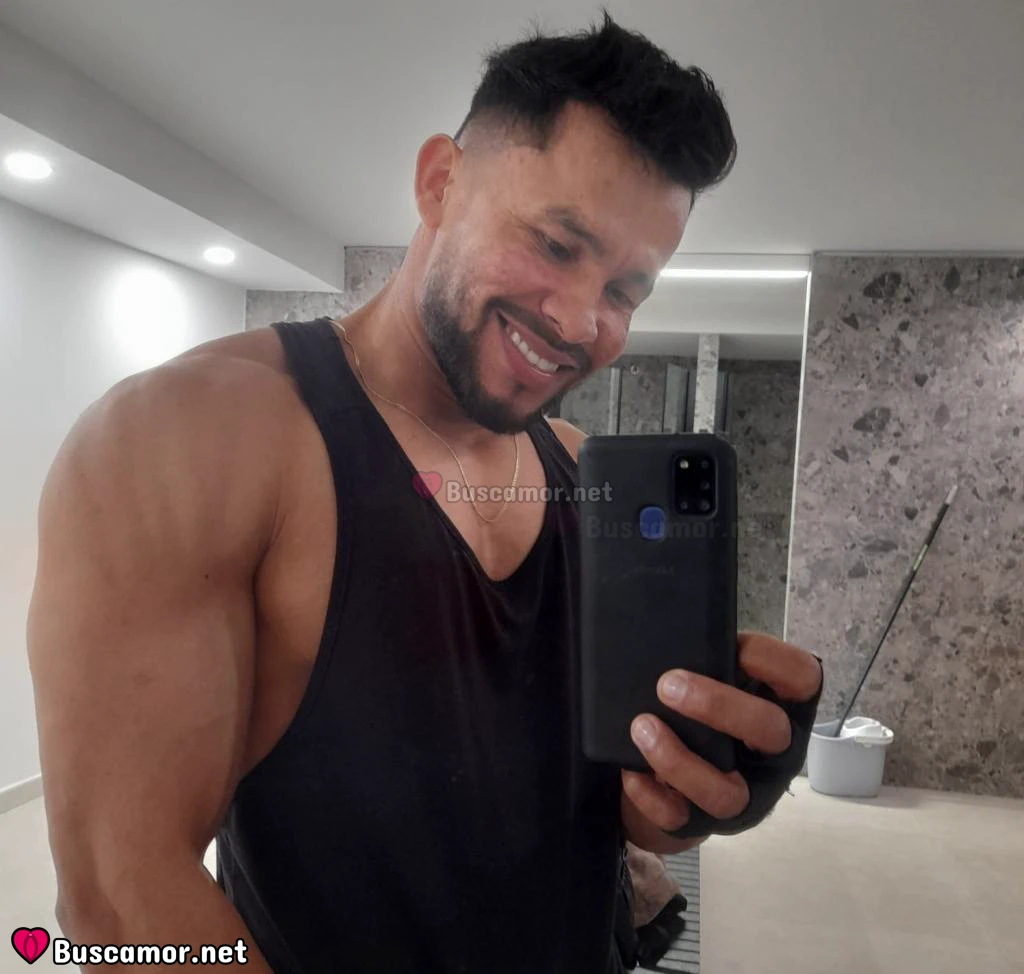 624848359 - Moreno encantador