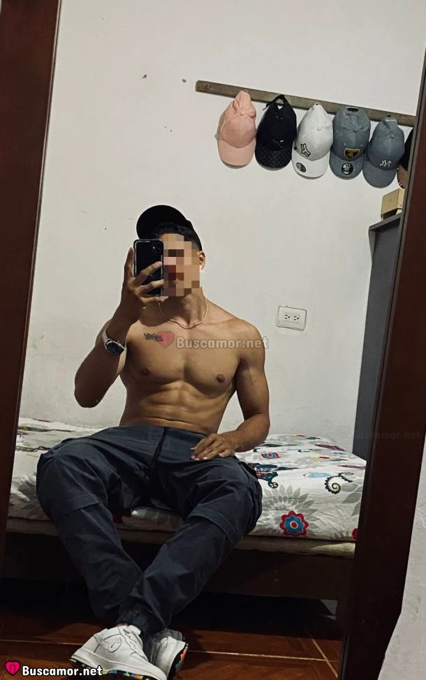 661199805 - Oscar es un chico divertido y atractivo
