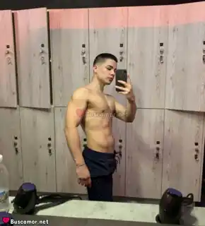 613853735 - Jhonan quiere disfrutar y reir juntos
