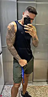662015328 - Andrés te espera para pasar un buen rato.