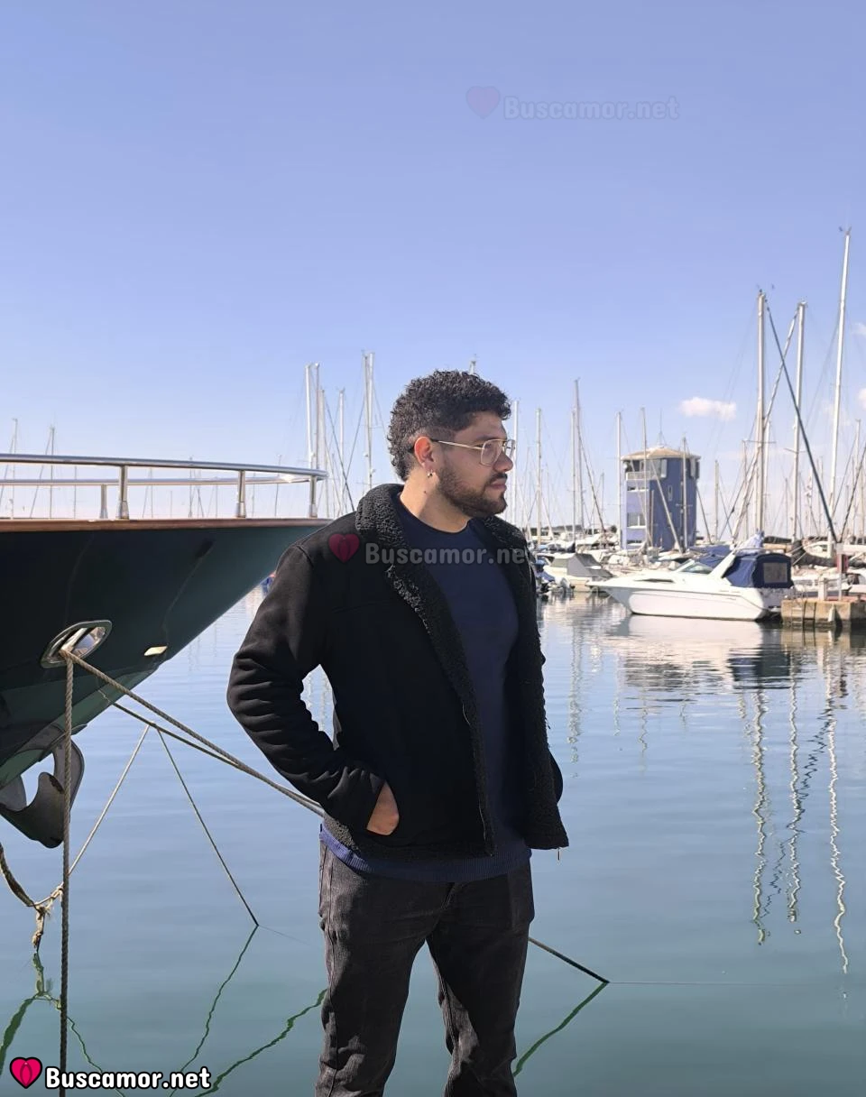 666279573 - Soy un chico latino, listo pa complacerte
