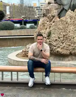 663526446 - Hola soy sebatian busco chica divertida para reir y pasarla bien