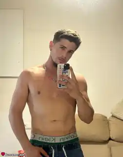 644798885 - Soy.Damiano y quiero.encontrar.amor.en.tu.ciudad.  