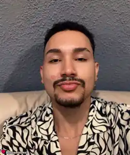 622730546 - Soy chico colombiano feliz