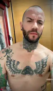 600213107 - Alex busca pasarla genial.