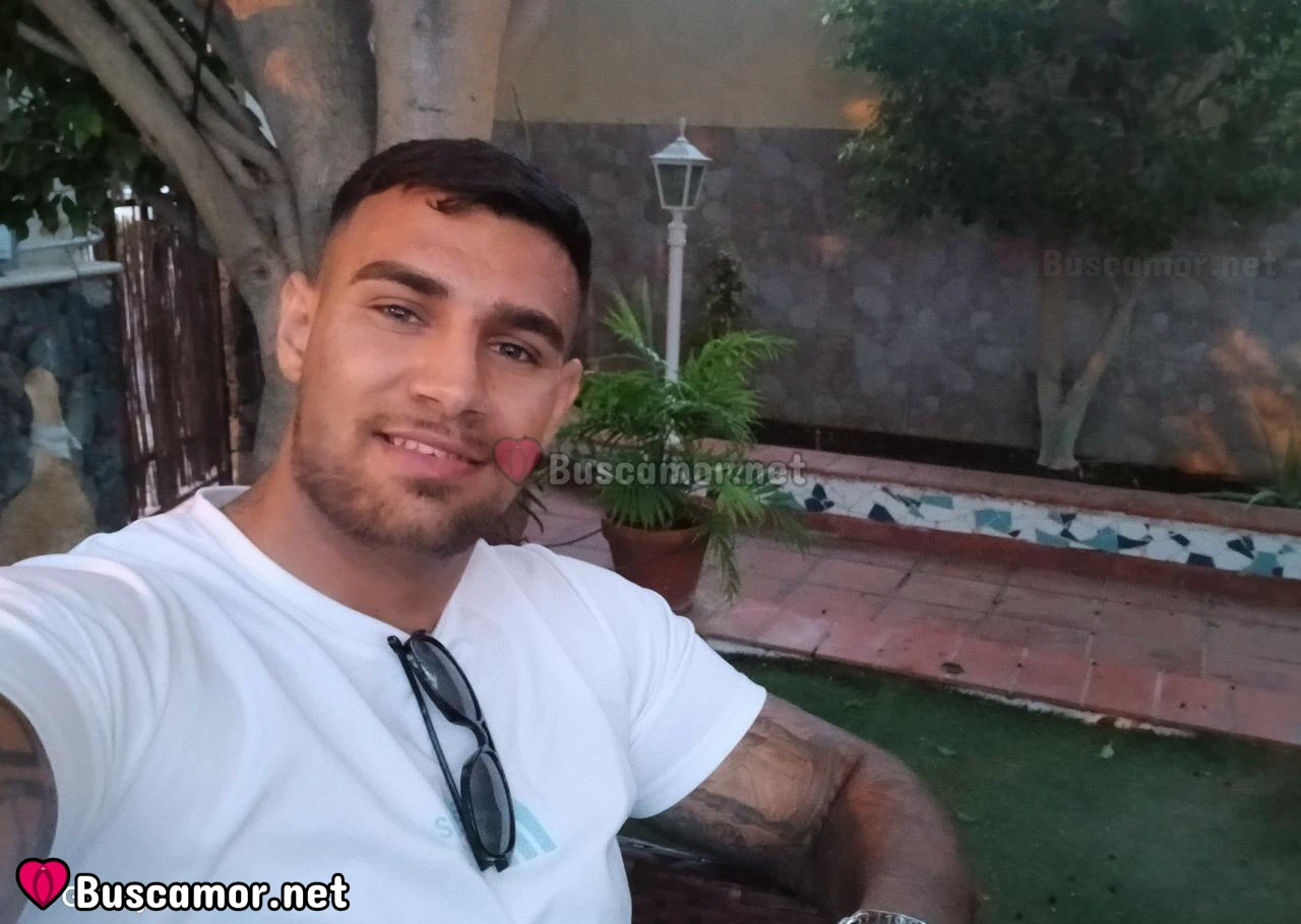 624757833 - Chico educado