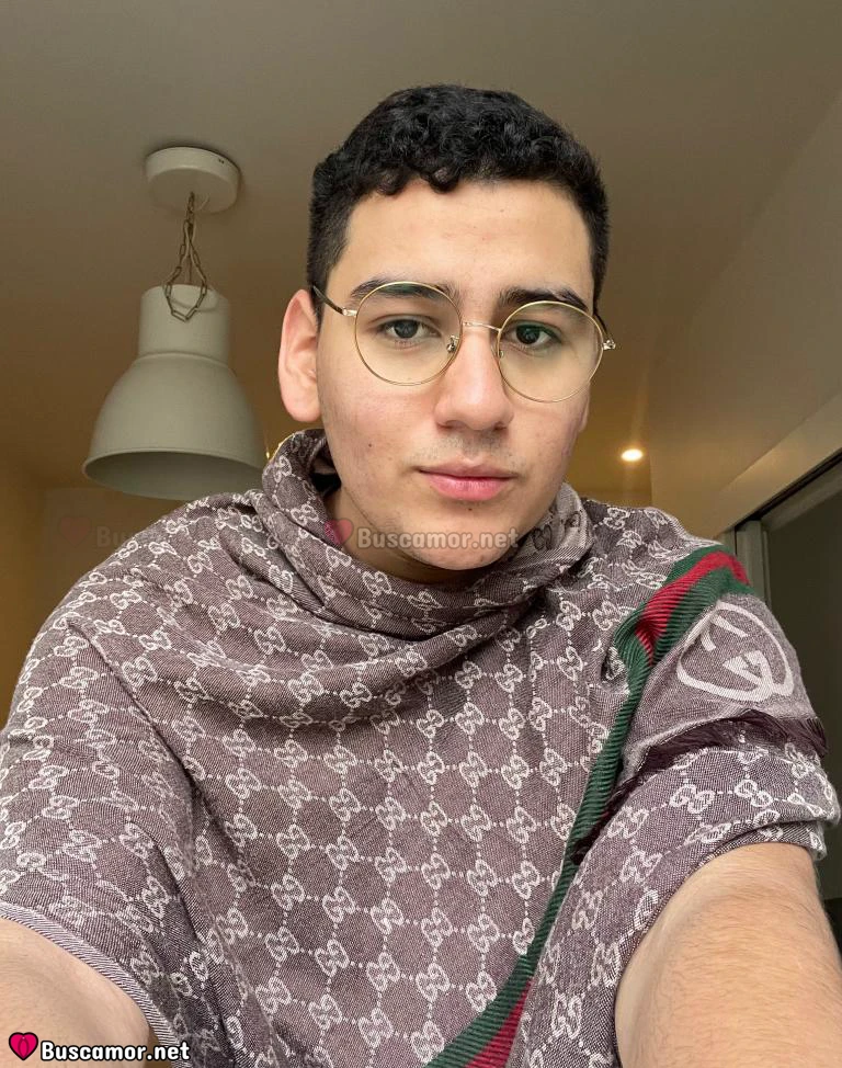 673239442 - Soy. . latino. . y. . guapo.
