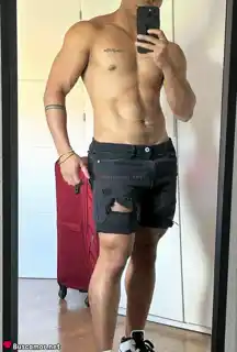 632918889 - Javier busca algo real