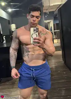 692933691 - Adrian busca amor.