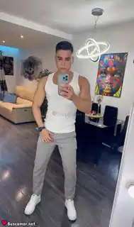 643153542 - Soy Esteban, un chico muy atento.
