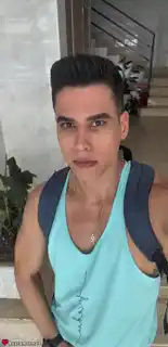 643153542 - Soy Esteban, un chico muy atento.