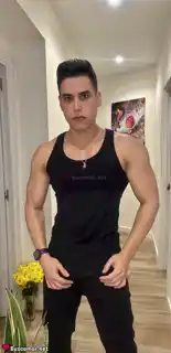 643153542 - Soy Esteban, un chico muy atento.
