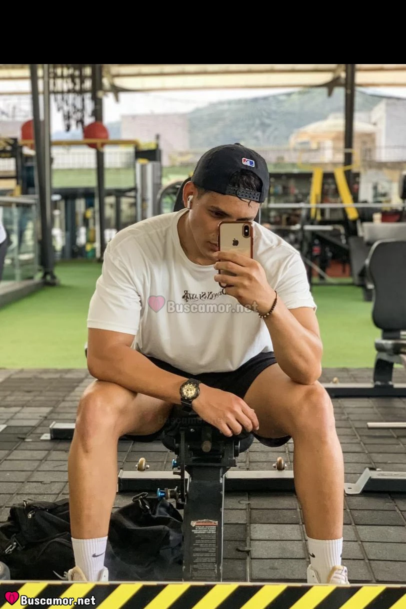 611228375 - Soy un chico d 24 años k busca cumplir tus fantasias, dispuest a lo k sea.