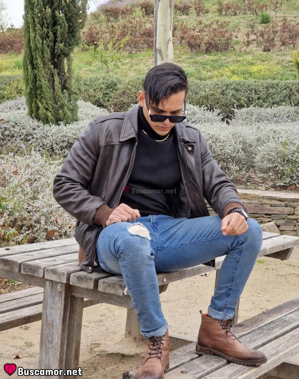 611228375 - Soy un chico d 24 años k busca cumplir tus fantasias, dispuest a lo k sea.