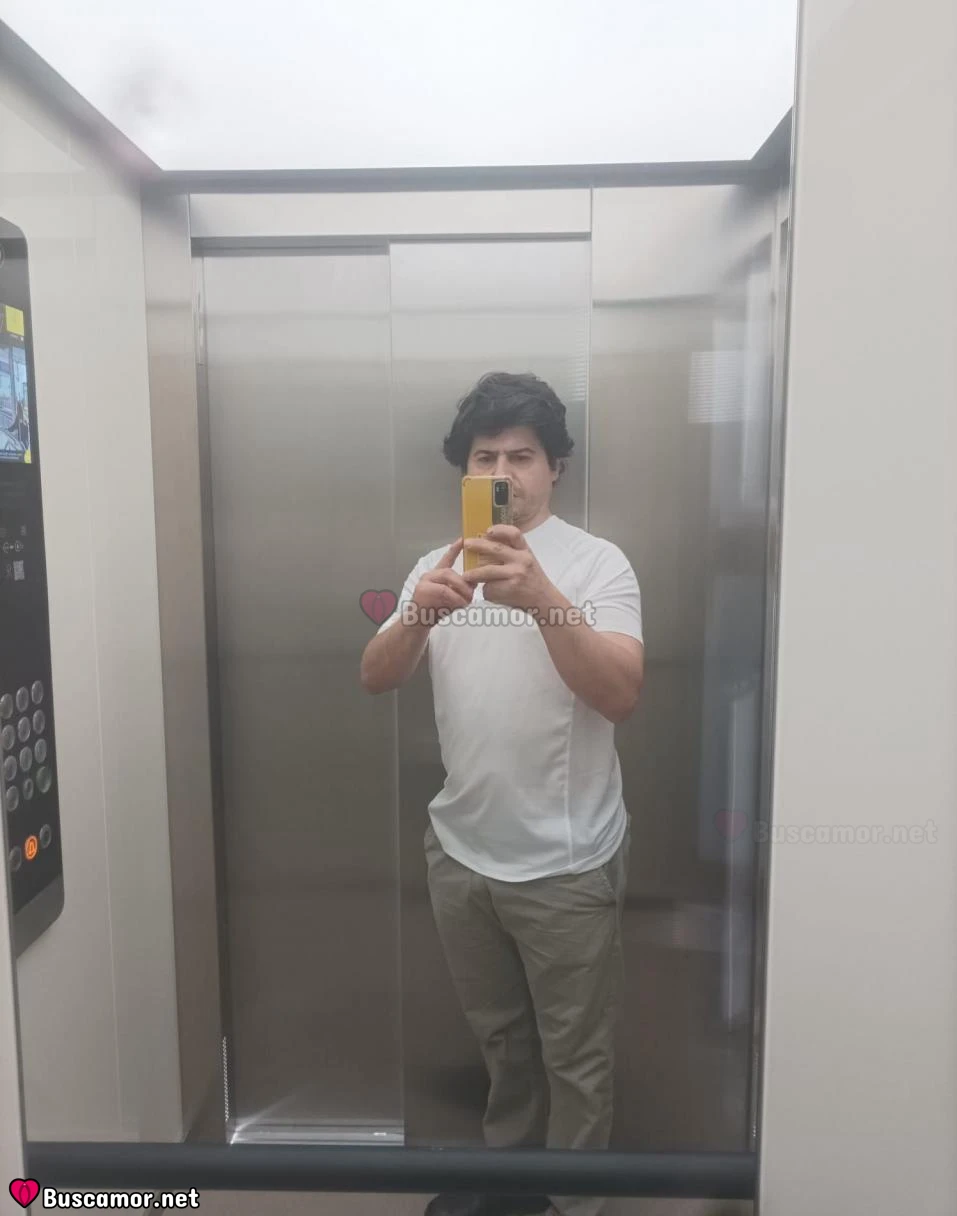 648193238 - Hola, soy Álvaro y busco alguien especial para compartir momentos.