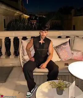 615733655 - Soy un chico latino en busca de diversiones.