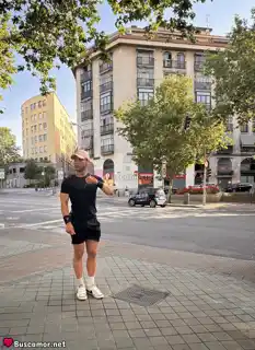 663330370 - Busco compañera para pasear por la ciudad juntos.
