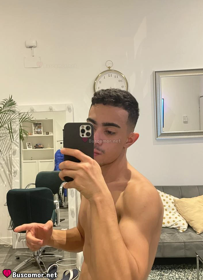 603710722 - Enrique joven para diversion