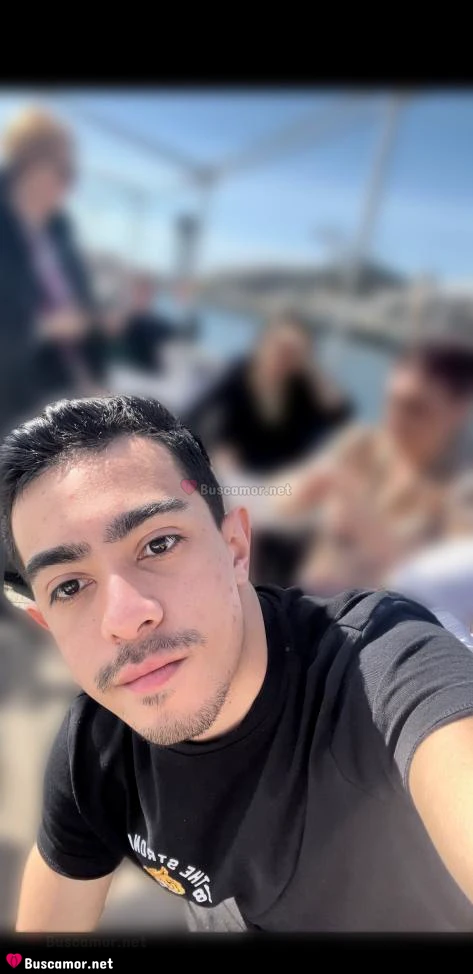 603710722 - Enrique joven para diversion