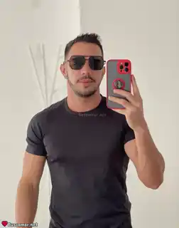 671151433 - Mike busca mami