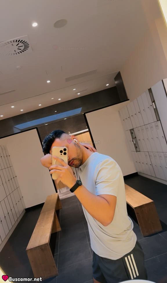 689436964 - Zack busca diversión