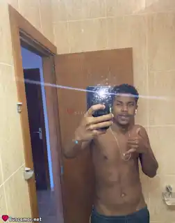 666544265 - Soy. un. brasileño. guapo. y. divertido.