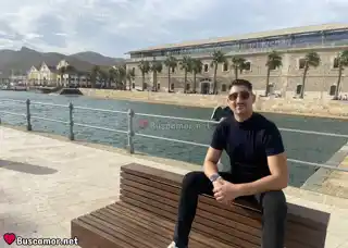 689103891 - Mikel busca una conexión real.