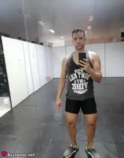 674574573 - Teo busca diversión.