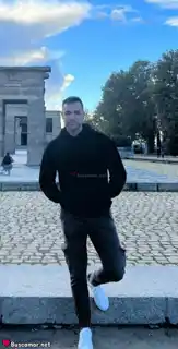 674574573 - Teo busca diversión.