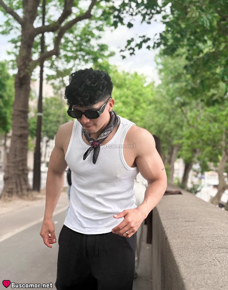642807190 - Bastian busca amor.