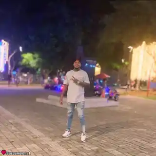610189573 - Soy un joven tattoed de venezuela buscando conexiones.