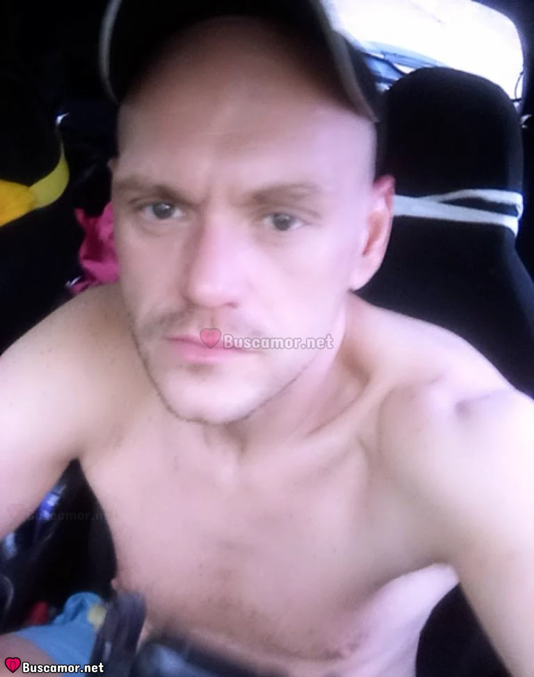 658949543 - English chico available