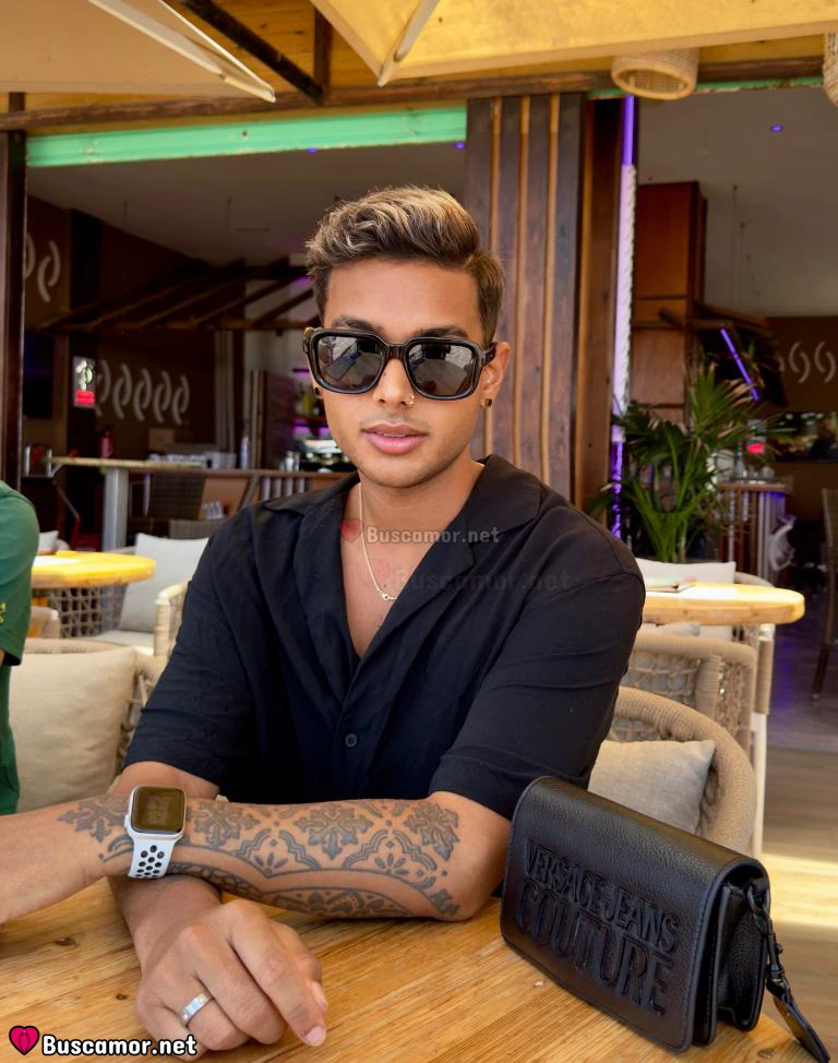 643356022 - Moreno Latino en Playa De las Americas Tenerife Sur Adeje