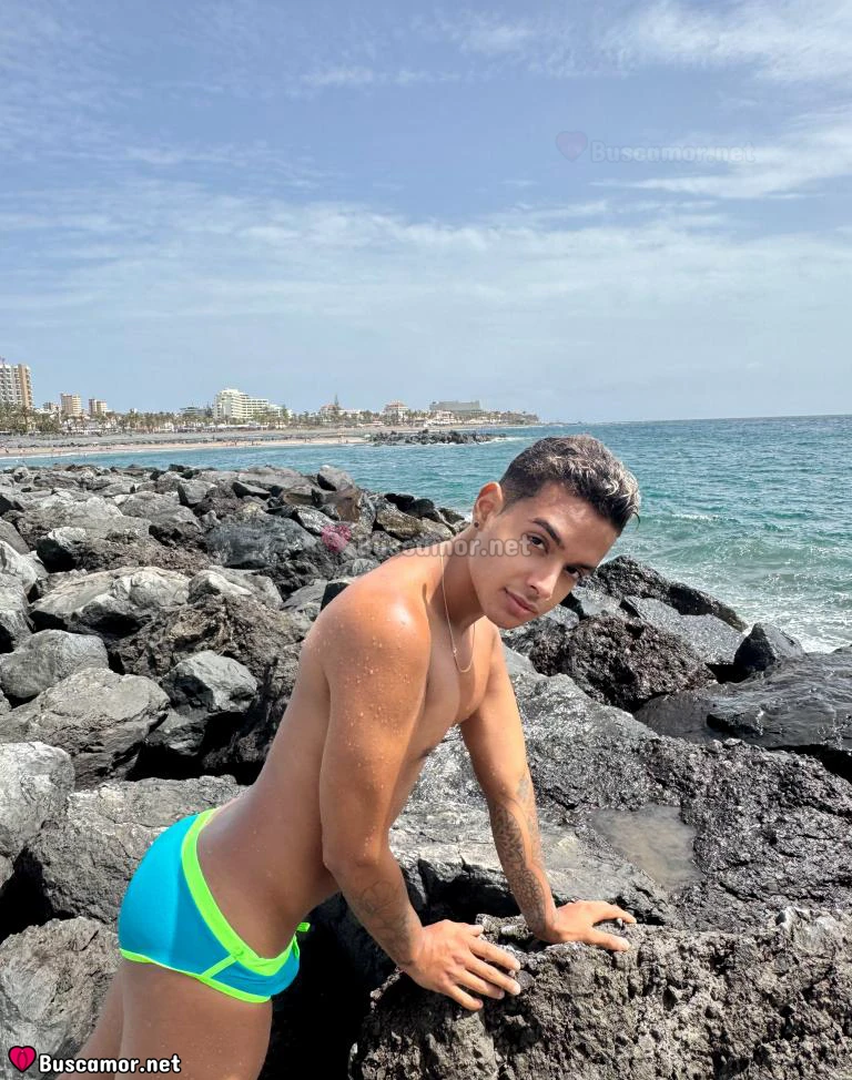 643356022 - Moreno Latino en Playa De las Americas Tenerife Sur Adeje