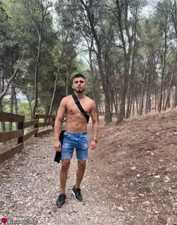 641054196 - Soy colombiano, busco vacano.