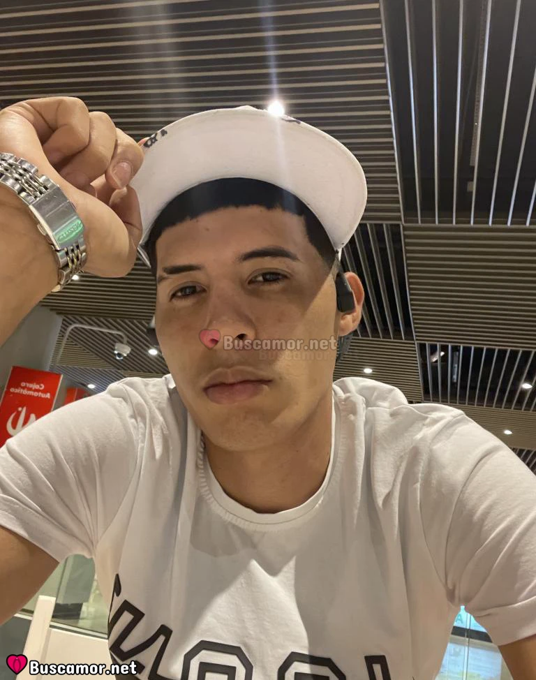 621081664 - Chico acompáñame joven y atento