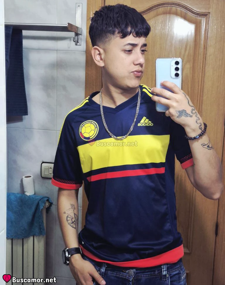 641034938 - joven modelo nuevo lindo lugar