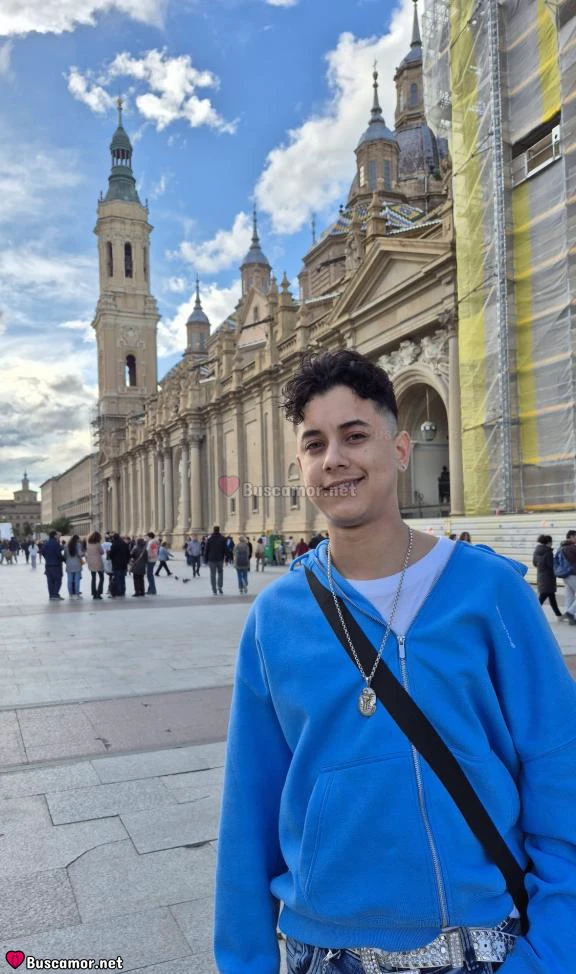 641034938 - joven modelo nuevo lindo lugar