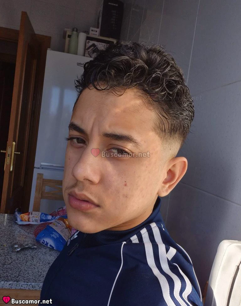 641034938 - joven modelo nuevo lindo lugar