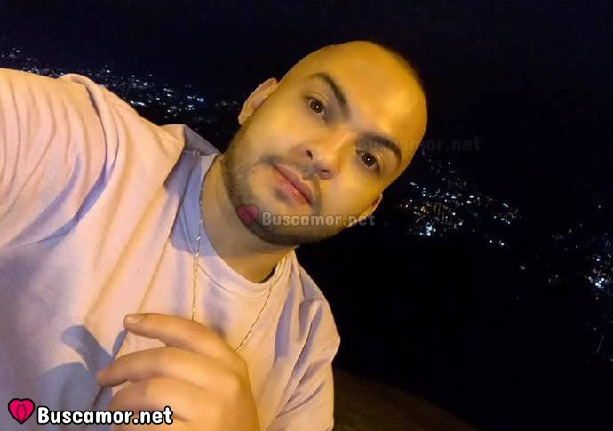 604271041 - Latino recién llegado