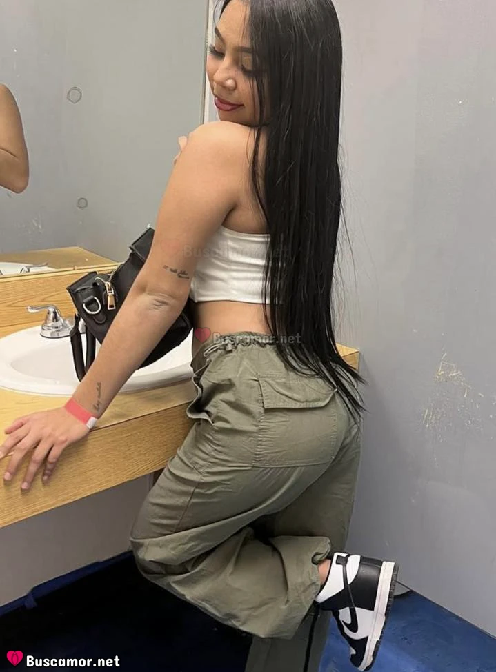 614539130 - cariñosa alegre colombiana