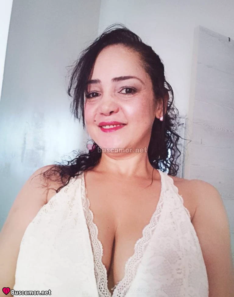 643495530 - Española masajista con manos de seda