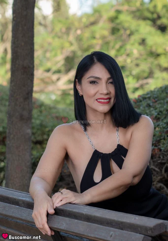 604279572 - Alana busca amor y diversión.