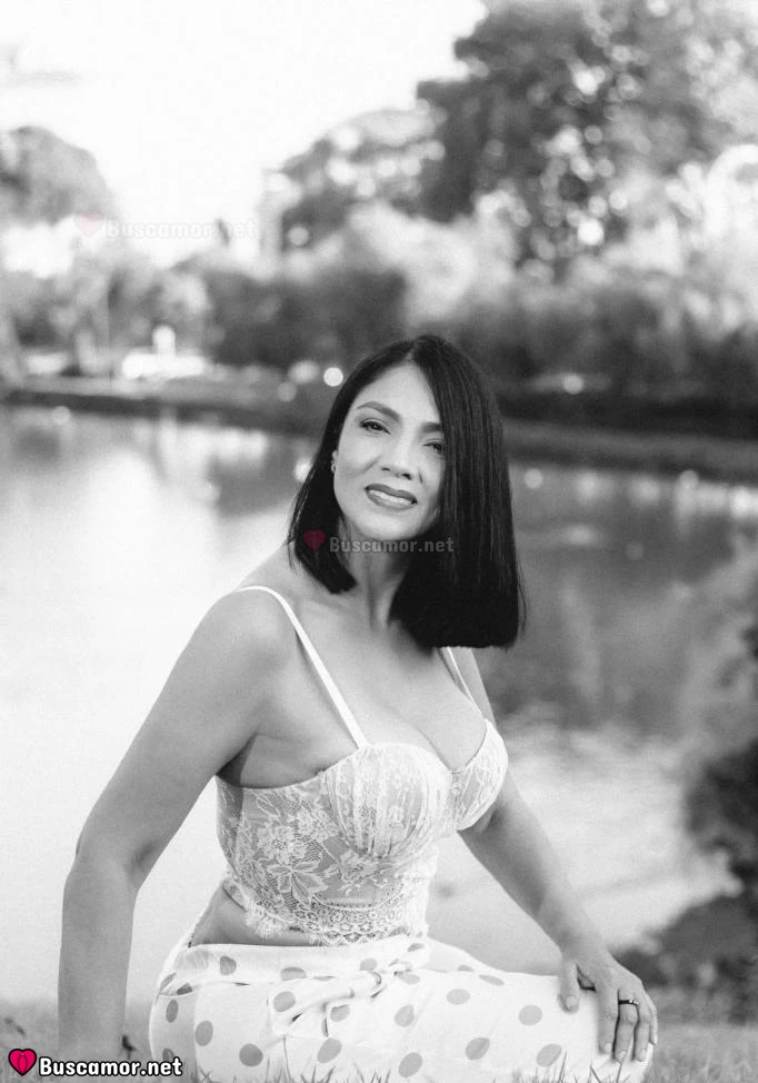 604279572 - Alana busca amor y diversión.