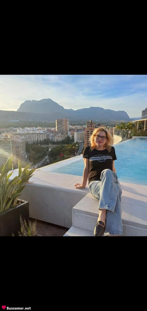 644851351 - Soy de Benidorm, busco alguien con quien compartir risas y paz.