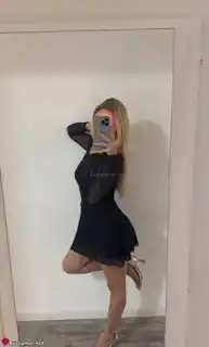 633262514 - Soy delgada y atractiva.