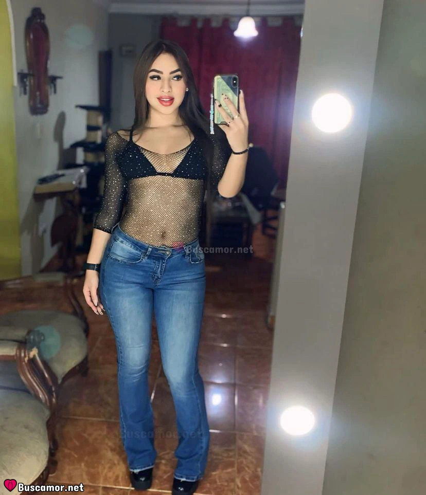 614467334 - Soy yo, buscando un momento divertidoo hoy.