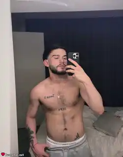 603635321 - Angel joven latino