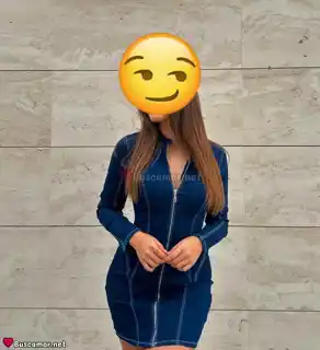 613558935 - Elche me abraza, su calma me envuelve en un sueño sereno.