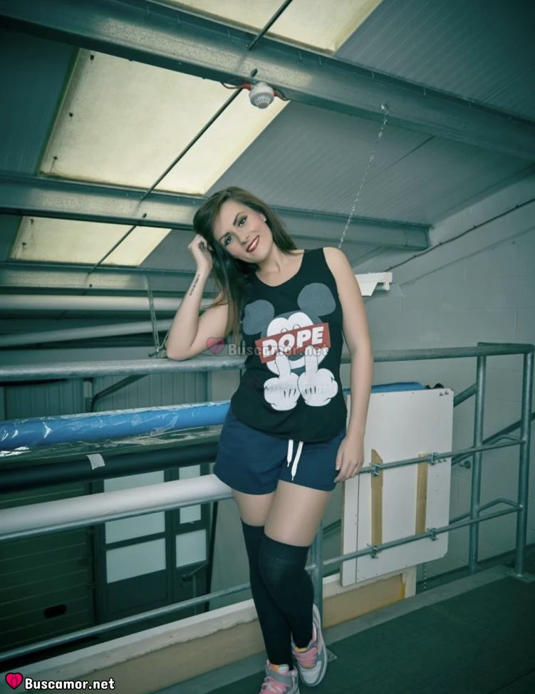 613931054 - Soy emma, busko algo chido.